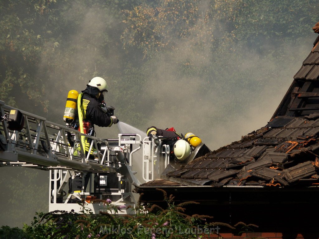 Brand Schuetzenhof Neusser Landstr P6088.JPG